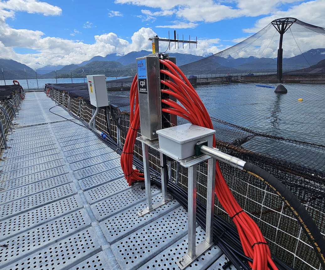 Sistema de aireación ODIN AIR instalado en jaula de cultivo salmonero